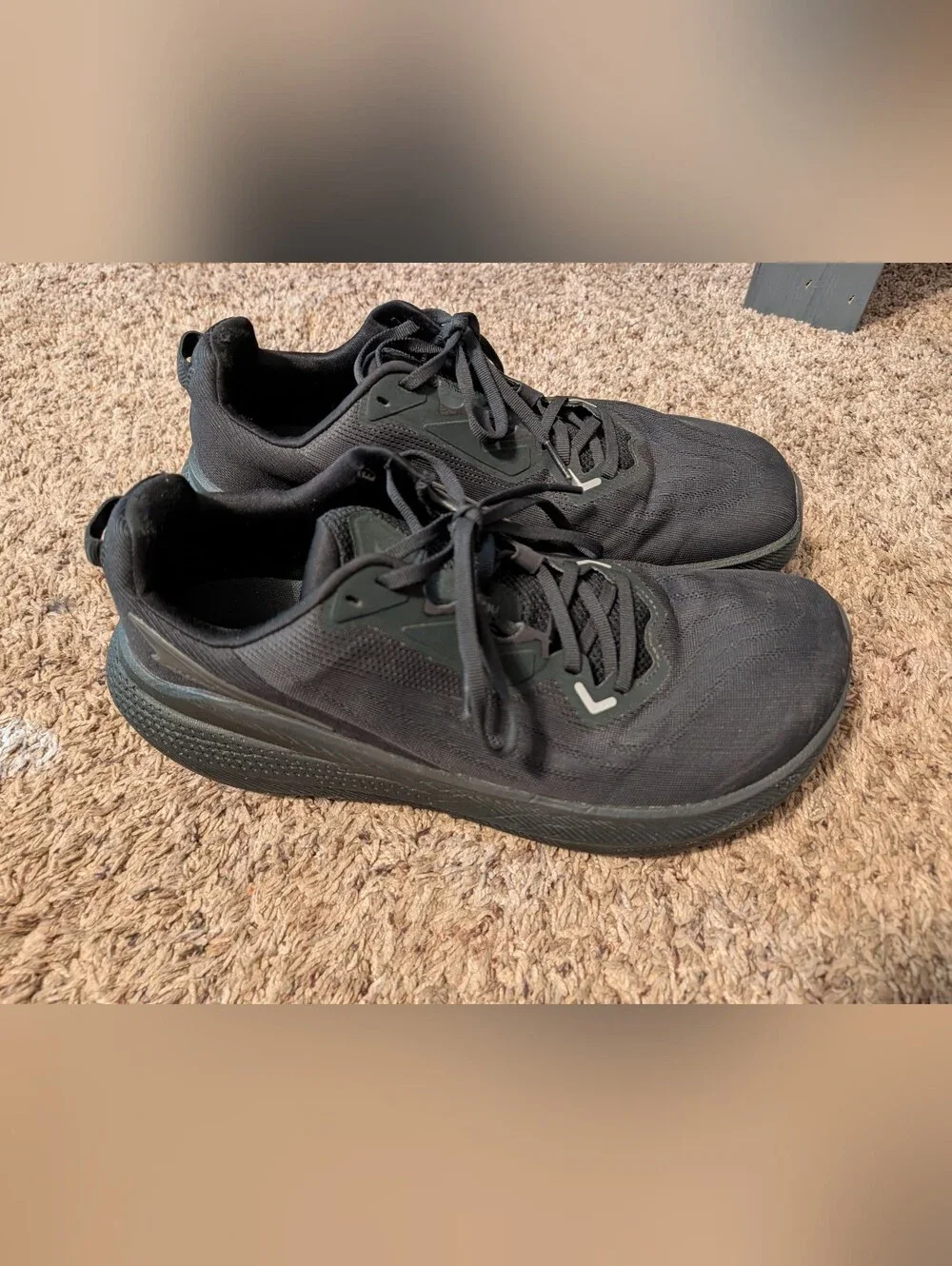 Altra Black Low-Top Lace-Up Sneakers
